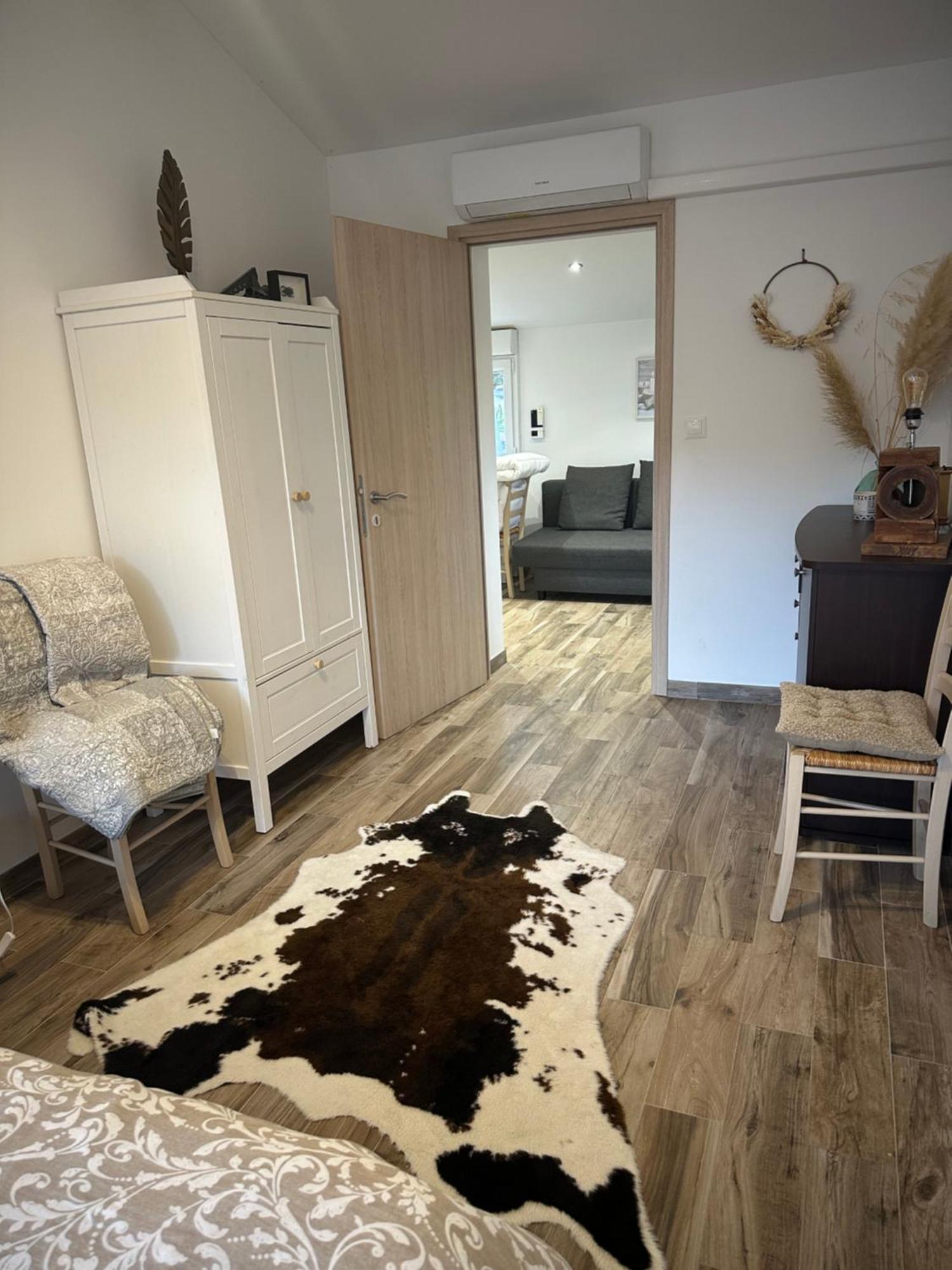 La Maisonnette De Chantecoucou Le Cannet-des-Maures Extérieur photo