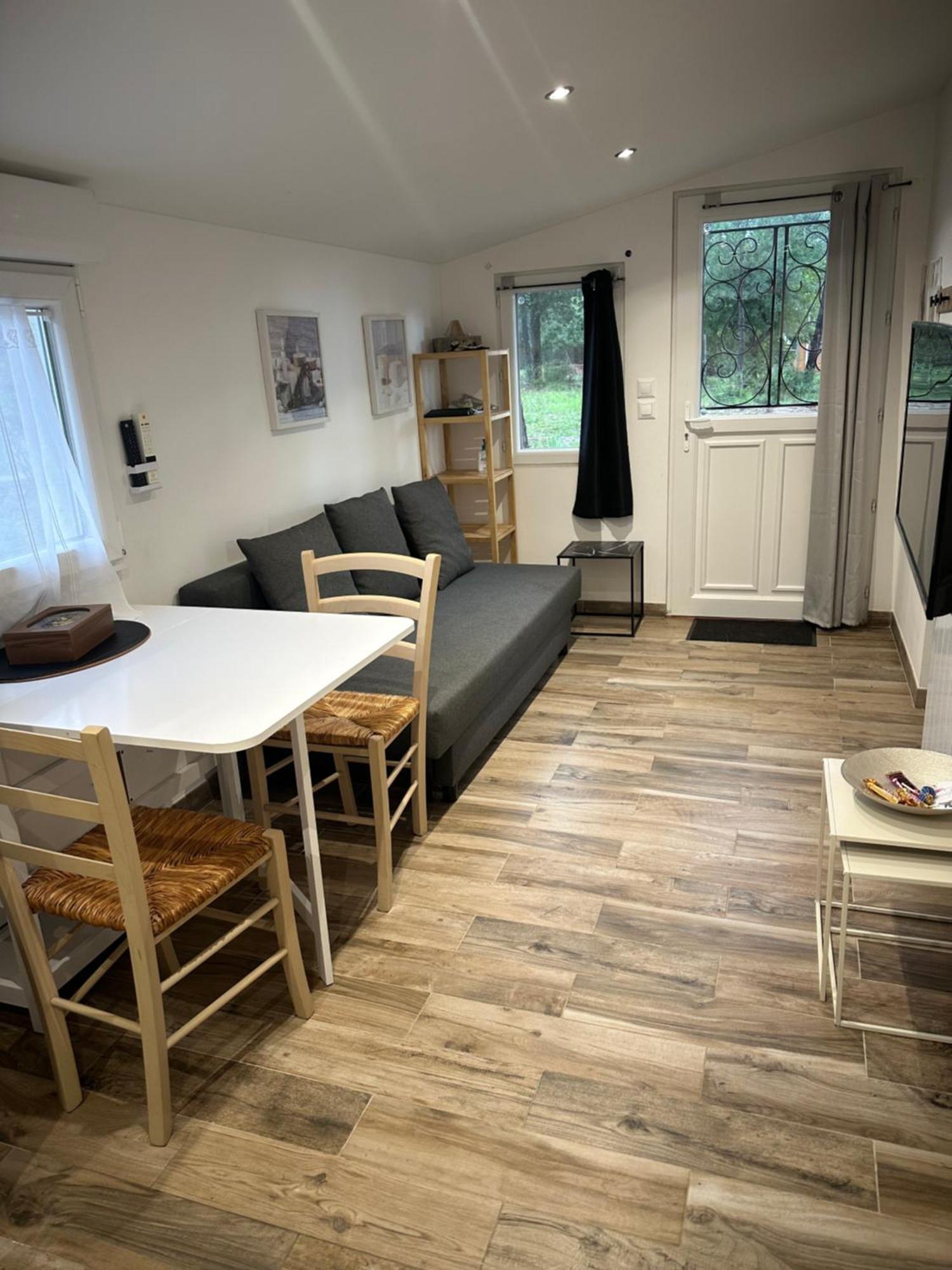 La Maisonnette De Chantecoucou Le Cannet-des-Maures Extérieur photo